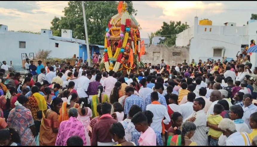 ಮಹಿಳೆಯರಿಂದ 3ನೇವರ್ಷದ ರಥೋತ್ಸವ, ಶ್ರೀ ಅಭಿನವ ಮಹಾಂತ ಶ್ರೀಗಳಿಂದ ಚಾಲನೆ