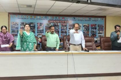 ಆರೋಗ್ಯ ಇಲಾಖೆಯಲ್ಲಿ ಸಂವಿಧಾನ ಪೀಠಿಕೆ ಓದು ಕಾರ್ಯಕ್ರಮ  ಪ್ರತಿಯೊಬ್ಬ ನಾಗರಿಕರನ್ನು ಗೌರವಿಸೋಣ: ಡಿಹೆಚ್‌ಓ ರಮೇಶ್ ಬಾಬು
