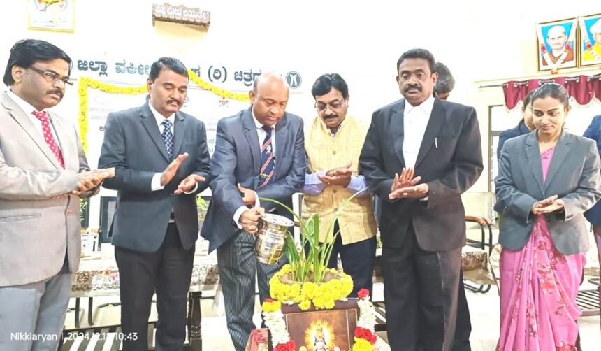 ಉಚಿತ ಆಯುಷ್ ಆರೋಗ್ಯ ಚಿಕಿತ್ಸಾ ಶಿಬಿರದಲ್ಲಿ ಜಿಲ್ಲಾ ನ್ಯಾಯಾಧೀಶರಾದ ರೋಣ ವಾಸುದೇವ ಒತ್ತಡದ ಜೀವನಶೈಲಿಯಲ್ಲಿ ಆಯುಷ್ ಚಿಕಿತ್ಸಾ ಪದ್ಧತಿ ಹೆಚ್ಚು ಪ್ರಾಮುಖ್ಯತೆ ಪಡೆದಿದೆ