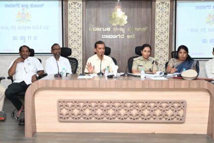 ವಾಹನ ಸವಾರರು ಸಂಚಾರಿ ನಿಯಮ ಕಡ್ಡಾಯವಾಗಿ ಪಾಲಿಸಿ: ಜಿಲ್ಲಾಧಿಕಾರಿ ಜಿ.ಎಂ.ಗ0ಗಾಧರಸ್ವಾಮಿ