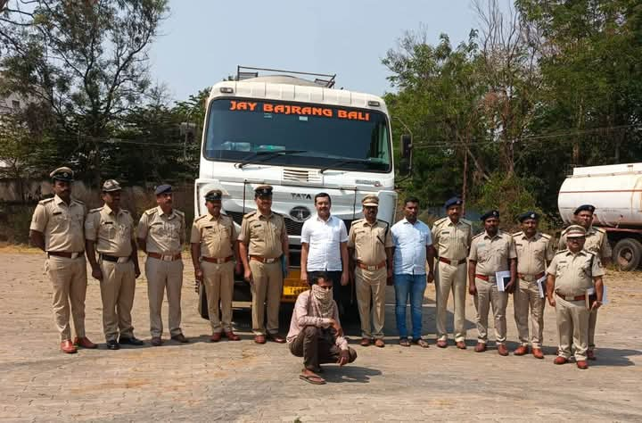 ಅಕ್ರಮವಾಗಿ ಮದ್ಯಸಾರ ಮತ್ತು ಸಾಗಾಣಿಕೆ ವಾಹನ ಸೇರಿ 79 ಲಕ್ಷ ಮೌಲ್ಯದ ವಸ್ತು ಜಪ್ತಿ