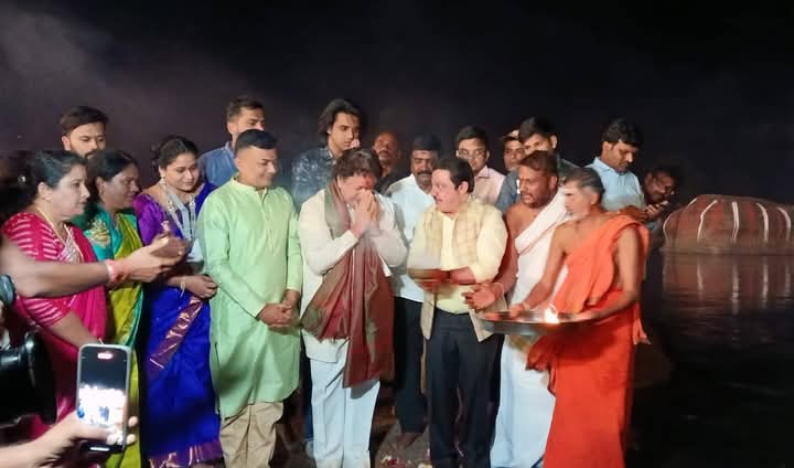 ಹಂಪಿ ಉತ್ಸವ-2025 ತುಂಗಭದ್ರೆಗೆ ಆರತಿ: ನಾಡಿನ ಸುಭೀಕ್ಷೆಗೆ ಪ್ರಾರ್ಥನೆ
