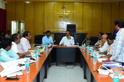 ನಾಯಕನಹಟ್ಟಿ ಶ್ರೀ ಗುರುತಿಪ್ಪೇರುದ್ರಸ್ವಾಮಿ ಜಾತ್ರೆಯ ಪ್ರಗತಿ ಪರಿಶೀಲನಾ ಸಭೆಯಲ್ಲಿ ಜಿಲ್ಲಾಧಿಕಾರಿ ಟಿ.ವೆಂಕಟೇಶ್ ಸೂಚನೆ…   ಕುಡಿಯುವ ನೀರು ಪೂರೈಕೆ ಹಾಗೂ ಸ್ವಚ್ಛತೆಗೆ ಆದ್ಯತೆ ನೀಡಿ