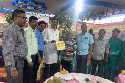 ಕೊಪ್ಪಳ ಮಾವು ಮೇಳಕ್ಕೆ ತೆರೆ: ರೂ. 2.60 ಕೋಟಿಗೂ ಹೆಚ್ಚಿನ ವಹಿವಾಟು — ಸಮಾರೋಪ ಸಮಾರಂಭದಲ್ಲಿ ಹಾಸ್ಯ ಕಲಾವಿದ ಗಂಗಾವತಿ ಪ್ರಾಣೇಶ್ ಭಾಗಿ: ರೈತರಿಗೆ ಪ್ರಮಾಣ ಪತ್ರ ವಿತರಣೆ