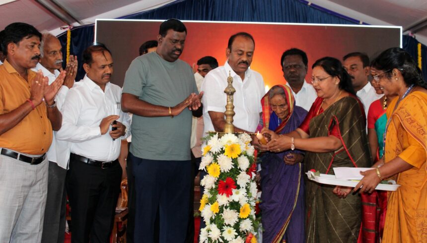 ಅಮೃತ ಭಾರತ ನಿಲ್ದಾಣ ಯೋಜನೆಯಡಿಯಲ್ಲಿ ಪುನರಾಭಿವೃದ್ಧಿಗೊಂಡ ಮುನಿರಾಬಾದ್ ರೈಲು ನಿಲ್ದಾಣ — ವೀಡಿಯೊ ಕಾನ್ಫರೆನ್ಸ್ ಮೂಲಕ ಪ್ರಧಾನಿ ನರೇಂದ್ರ ಮೋದಿಜಿ ಅವರಿಂದ ದೇಶದ 103 ರೈಲು ನಿಲ್ದಾಣಗಳು ಮತ್ತು ಇತರೆ ಯೋಜನೆಗಳ ಉದ್ಘಾಟನೆ