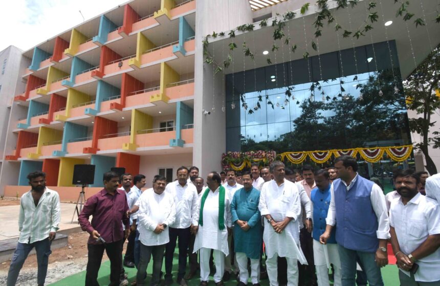 ದೇಶವು ವಿಶ್ವದಲ್ಲಿ ನಂ.1 ಆಗಲು ದೇಶದ ಮಾನವ ಸಂಪನ್ಮೂಲದ ಸದ್ಭಳಕೆ ಆಗಬೇಕು; ಮಕ್ಕಳ ಶಿಕ್ಷಣ, ಕೌಶಲ್ಯ ತರಬೇತಿಗೆ ಒತ್ತು: ಕೇಂದ್ರ ಸಚಿವ ಪ್ರಲ್ಹಾದ ಜೋಶಿ
