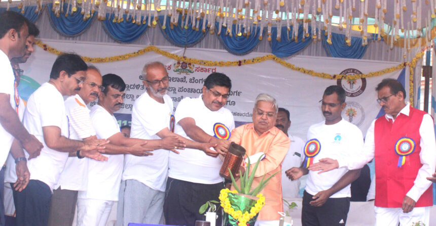 11ನೇ ಅಂತರಾಷ್ಟ್ರೀಯ ಯೋಗ ದಿನಾಚರಣೆ ಸಂಸದ ಗೋವಿಂದ ಎಂ ಕಾರಜೋಳ ಸಲಹೆ ಶಾಲೆಗಳಲ್ಲಿ ಪ್ರತಿ ಶನಿವಾರ ಯೋಗ ಕಲಿಕೆ ಕಡ್ಡಾಯವಾಗಲಿ