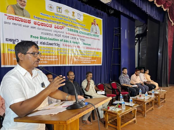 ಉಚಿತ ಸಾಧನ ಸಲಕರಣೆಗಳ ವಿತರಣೆ ಕಾರ್ಯಕ್ರಮದಲ್ಲಿ ಜಿಲ್ಲಾ ಗ್ಯಾರಂಟಿ ಯೋಜನೆಗಳ ಅಧ್ಯಕ್ಷ ಕೆ.ಇ ಚಿದಾನಂದಪ್ಪ ಅಭಿಮತ ದಿವ್ಯಾಂಗರಿಗೆ ಗೌರವ ಮತ್ತು ಪ್ರೋತ್ಸಾಹ ಅಗತ್ಯ