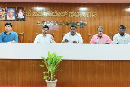 ಪಂಚ ಗ್ಯಾರಂಟಿ ಯೋಜನೆಗಳ ಪ್ರಗತಿ ಪರಿಶೀಲನಾ ಸಭೆ —- ಸಮಸ್ಯೆಗಳಿಗೆ ತಕ್ಷಣವೇ ಸ್ಪಂದಿಸಿ ಜನರಿಗೆ ಅನುಕೂಲ ಮಾಡಿಕೊಡಬೇಕು – ರೆಡ್ಡಿ ಶ್ರೀನಿವಾಸ