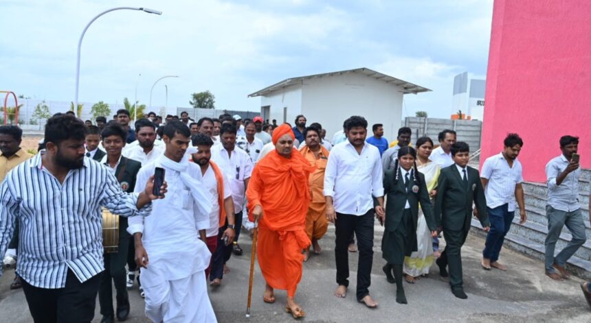 ಶಿಕ್ಷಣದಿಂದ ಮಾತ್ರ ಪ್ರತಿಯೊಬ್ಬರ ಪ್ರಗತಿ ಸಾಧ್ಯ ಕೊಪ್ಪಳ ಗವಿಮಠದ ಶ್ರೀಗಳು.