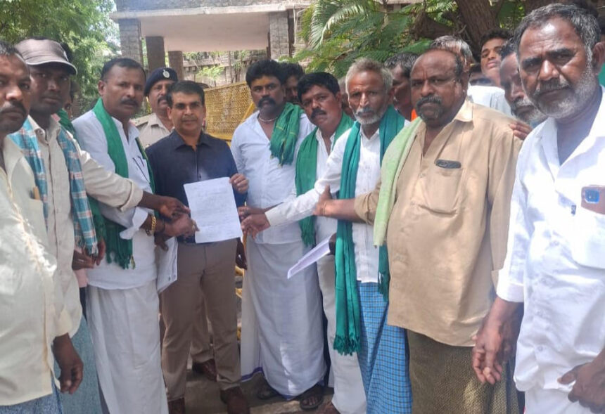 ತುಂಗಭದ್ರ ಡ್ಯಾಮ್ ಗೇಟ್ ಸರಿಪಡಿಸಿ ಮತ್ತು ಕೃಷಿ ಇಲಾಖೆಯಿಂದ ಹೊಸ ತಳ ಬೀಜಗಳನ್ನು ವಿತರಿಸಲು ಸಂಗನಕಲ್ಲು ಕೃಷ್ಣ ಮನವಿ 