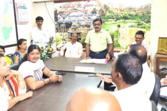 ಜಿಲ್ಲಾ ಆಯುಷ್ ಅಧಿಕಾರಿ ಡಾ.ಚಂದ್ರಕಾಂತ್ ಎಸ್.ನಾಗಸಮುದ್ರ ಕರೆ ವಿಶ್ವ ಯೋಗ ದಿನಾಚರಣೆ ದಶಮಾನೋತ್ಸವ ಯಶಸ್ವಿಗೊಳಿಸಿ