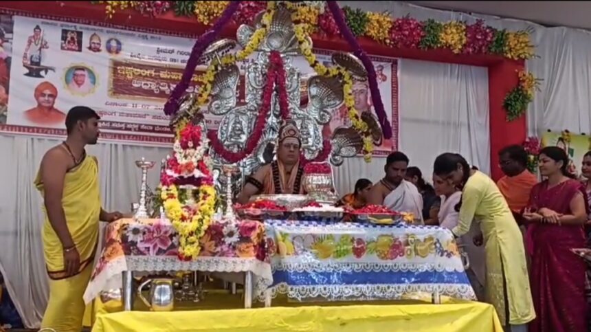 ಶ್ರೀಶೈಲ ಪೀಠದ ಶಿವಶಕ್ತಿ ಸಾಂಸ್ಕೃತಿಕ ಭವನದಲ್ಲಿ ಇಷ್ಟಲಿಂಗ ಪೂಜೆ: