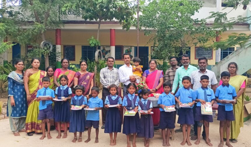 ಸರ್ಕಾರಿ ಶಾಲಾ ಮಕ್ಕಳಿಗೆ ನೋಟ್ ಬುಕ್, ಪೆನ್ ವಿತರಿಸುವ ಮೂಲಕ ಕುಮಾರಿ ರೇಣುಕಾ ಜನ್ಮ ದಿನ ಆಚರಣೆ