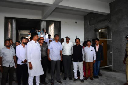 ಜಿಲ್ಲಾಡಳಿತ ಭವನದ ಕಟ್ಟಡ ಕಾಮಗಾರಿ ಪರಿಶೀಲಿಸಿದ ಲೋಕೋಪಯೋಗಿ ಸಚಿವ ಸತೀಶ್ ಜಾರಕಿಹೊಳಿ ಜನವರಿ ವೇಳೆಗೆ ನೂತನ ಜಿಲ್ಲಾಧಿಕಾರಿ ಕಚೇರಿ ಪ್ರಾರಂಭ