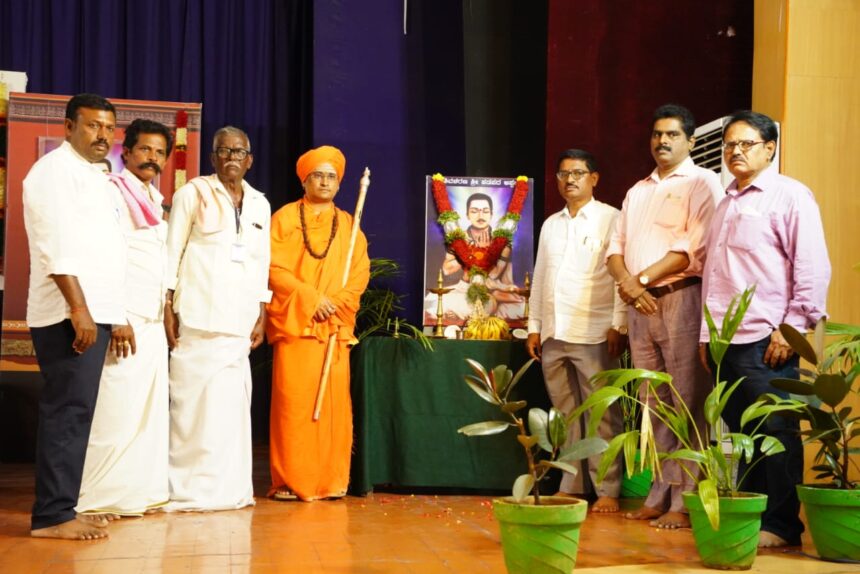 ಬಳ್ಳಾರಿಯಲ್ಲಿ ಸಂಭ್ರಮದ ಹಡಪದ ಅಪ್ಪಣ್ಣ ಜಯಂತ್ಯೋತ್ಸವ ವಚನಗಳ ಮೂಲಕ ಸಮಾಜದ ತಾರತಮ್ಯ ತೊಡೆದುಹಾಕಿದ ಶಿವಶರಣ ಹಡಪದ ಅಪ್ಪಣ್ಣ: ಕೆ.ಇ.ಚಿದಾನಂದಪ್ಪ