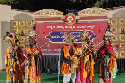 ಬಳ್ಳಾರಿ: ತಲೆದೂಗಿಸಿದ “ಹಾಡಿರೇ ರಾಗಗಳ-ತೂಗಿರೇ ದೀಪಗಳ” ಸಂಗೀತ ಗಾಯನ ಕಾರ್ಯಕ್ರಮ