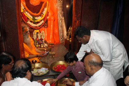 ಭಕ್ತಿ ಮತ್ತು ದೃಢಸಂಕಲ್ಪದೊಂದಿಗೆ 30 ನಿಮಿಷದಲ್ಲಿ ಅಂಜನಾದ್ರಿ ಬೆಟ್ಟವೇರಿದ ಕರ್ನಾಟಕದ ರಾಜ್ಯಪಾಲರು