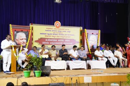 ಬಳ್ಳಾರಿಯಲ್ಲಿ ಡಿ.ದೇವರಾಜ ಅರಸು ಅವರ 110ನೇ ಜನ್ಮದಿನಾಚರಣೆ ಸಮಾರಂಭ ಸಾಮಾಜಿಕ ಕ್ರಾಂತಿಯ ಹರಿಕಾರ ದೇವರಾಜ ಅರಸು: ಲಿಡ್ಕರ್ ಅಧ್ಯಕ್ಷ ಮುಂಡರಗಿ ನಾಗರಾಜ