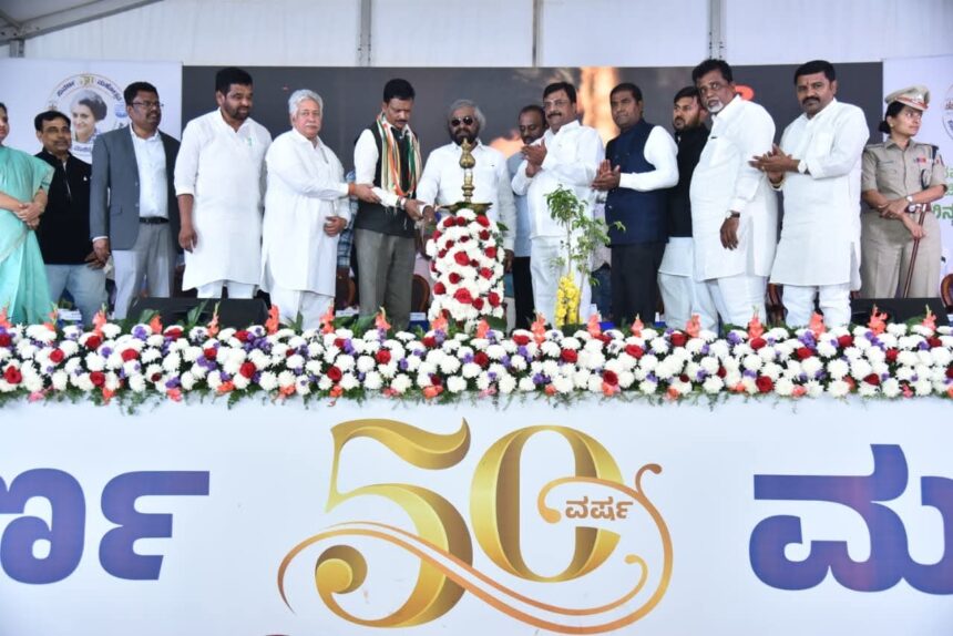 ದೀಪಾವಳಿಗೆ ಹಸಿರು ಪಟಾಕಿ ಮಾತ್ರ ಬಳಸಿ, ಪರಿಸರ ಸಂರಕ್ಷಣೆಗೆ ನೀವೂ ಕೈಜೋಡಿಸಿ. ಊರಿಗೊಂದು ಕೆರೆ, ಮನೆಗೊಂದು ಮರ ಪರಿಕಲ್ಪನೆಯಂತೆ ಎಲ್ಲರೂ ಸಂಕಲ್ಪ ಮಾಡಿ. ರಾಜ್ಯ ಮಾಲಿನ್ಯ ನಿಯಂತ್ರಣ ಮಂಡಳಿ ಸುವರ್ಣ ಮಹೋತ್ಸವ ಸಮಾರಂಭದಲ್ಲಿ ಸಚಿವ ಈಶ್ವರ ಖಂಡ್ರೆ ಹೇಳಿಕೆ.