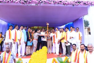 ಬಳ್ಳಾರಿಯಲ್ಲಿ ಸಂಭ್ರಮದ ಕರ್ನಾಟಕ ರಾಜ್ಯೋತ್ಸವ ಕನ್ನಡ ಭಾಷೆ ಉಳಿಸಿ, ಬೆಳೆಸುವ ಕಾರ್ಯ ಎಲ್ಲರದ್ದು: ಸಚಿವ ರಹೀಂ ಖಾನ್ ಬಳ್ಳಾರಿಯಲ್ಲಿ ಸಂಭ್ರಮದ ಕರ್ನಾಟಕ ರಾಜ್ಯೋತ್ಸವ ಕನ್ನಡ ಭಾಷೆ ಉಳಿಸಿ, ಬೆಳೆಸುವ ಕಾರ್ಯ ಎಲ್ಲರದ್ದು: ಸಚಿವ ರಹೀಂ ಖಾನ್